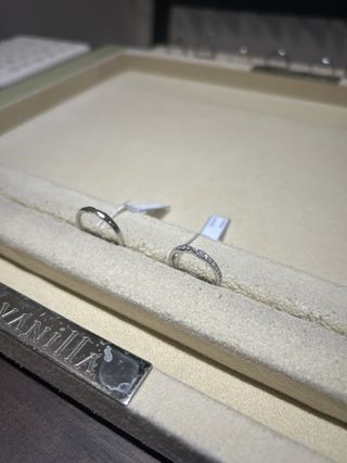 【AMATSU(アマツ)の口コミ】 デザインについて、シンプルですが他のブランドでは見ないような少し変わ…