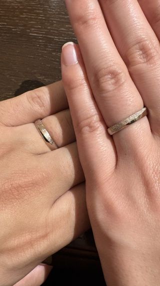 【TANZO.(鍛造指輪)の口コミ】 キラキラしているデザインに憧れがあったので、このデザインにしました。…