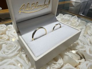 【AileBlanche(エールブランシェ)の口コミ】 捻れるように二つの色が溶け合い、見る角度によって表情を変えるのに、指…