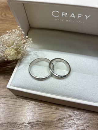 【CRAFY(クラフィ)の口コミ】 シンプルかつ馴染みやすいデザインで、着け心地の良い質感です。普段使い…