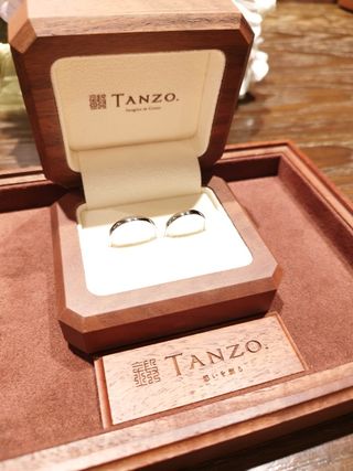 【TANZO.(鍛造指輪)の口コミ】 プラチナ素材のため変形しやすい所を鍛造製法によりカバーをしている。毎…