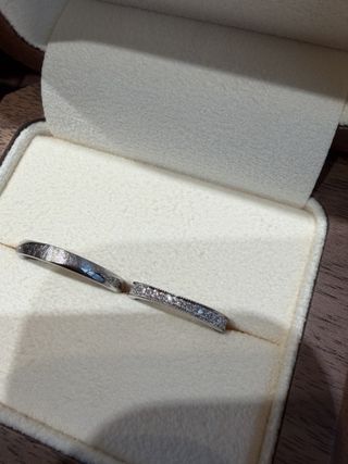 【TANZO.(鍛造指輪)の口コミ】 お互いに好みが違う中で、それぞれのこだわりをたくさん詰め込みました。
…