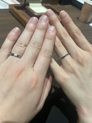 【TANZO.(鍛造指輪)の口コミ】 鍛造製法ならではの強度に惹かれました。
男性の方はシンプルな指輪を選ば…