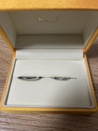 【ケイウノ ブライダル(K.UNO BRIDAL)の口コミ】 シンプルで飽きのこないデザイン。内側に丸みがあるので、つけ外しがしや…