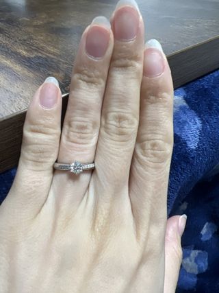 【銀座ダイヤモンドシライシの口コミ】 セットリングの中で1番可愛いかった！
また付け心地が指の輪郭に沿ってい…