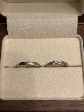 【TANZO.(鍛造指輪)の口コミ】 私は華やかさを出すためにスターダストを入れ、旦那はシンプルなマット加…