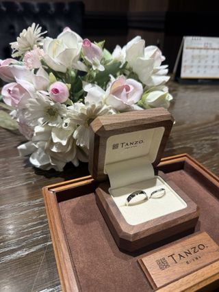 【TANZO.(鍛造指輪)の口コミ】 付け心地輝き丈夫さ全てが完璧。
2人でつけてみてよりいっそう特別感がま…