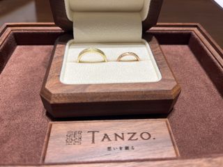 【TANZO.(鍛造指輪)の口コミ】 TANZO.の指輪を選ぶ時に、丁寧な接客を受けて購入を決めました。
アイスマ…