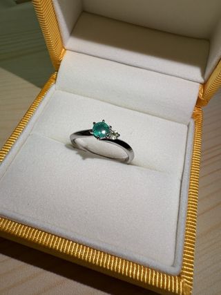 【ケイウノ ブライダル(K.UNO BRIDAL)の口コミ】 ダイヤモンド以外の宝石で指輪を作成してくれるお店をさがしていて、ブラ…