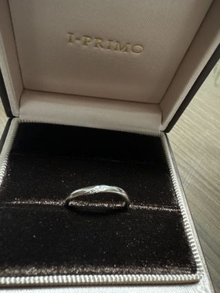 【アイプリモ(I-PRIMO)の口コミ】 シンプルで飽きのこないデザインだから、普段使いしやすく仕事中でも違和…