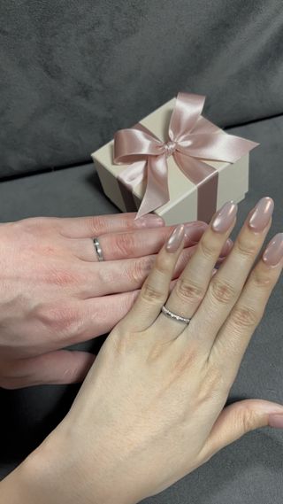 【アイプリモ(I-PRIMO)の口コミ】 半分ダイヤモンドが付いているデザインで、上下逆でつけた時の印象を変え…