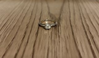 【ブルガリ(BVLGARI)の口コミ】 シンプルながら空きのこないデザインてお気に入りです。
メインのダイヤモ…