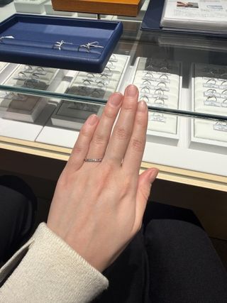 【銀座ダイヤモンドシライシの口コミ】 シンプルだけど上品で、毎日つけても飽きないデザインが魅力だと思いまし…