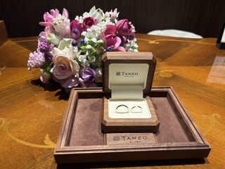 【TANZO.(鍛造指輪)の口コミ】 一部を鏡面仕上げ、大部分を槌目の模様＋マッドに仕上げて頂きました。
私…