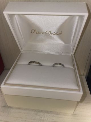 【PILOT BRIDAL(パイロットブライダル)の口コミ】 基本的なデザインはお互い揃えたかったですが、彼女側のリングにはやはり…