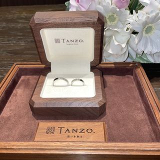 【TANZO.(鍛造指輪)の口コミ】 シンプルなデザインのなかに輝いて存在感のあるダイヤモンドを入れました…