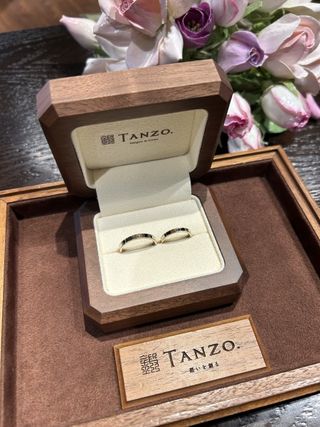【TANZO.(鍛造指輪)の口コミ】 お店のショーケースにあった指輪に一目惚れし、セミオーダーにしました。…