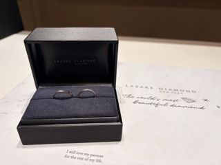 【ラザール ダイヤモンド(LAZARE DIAMOND)の口コミ】 デザインについて個人的にシンプルな指輪よりも少し変化が欲しかったため…