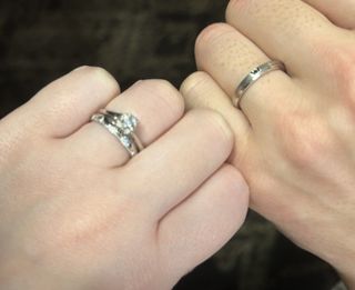 【エクセルコダイヤモンド(EXELCO DIAMOND)の口コミ】 デザインがとても可愛いです。婚約指輪と重ね付けしても違和感なく気に入…