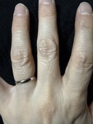 【BONDS(ボンズ)の口コミ】 素材はプラチナなのですが、価格もお手頃で手にしやすいと思いました。デ…