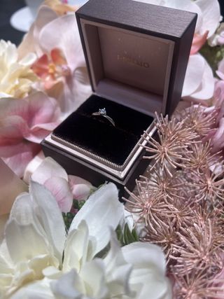 【アイプリモ(I-PRIMO)の口コミ】 お店の方からもご説明していただき、角度によってダイヤの輝き方の変化を…