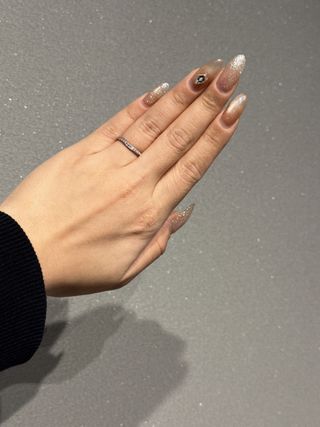 【ラザール ダイヤモンド(LAZARE DIAMOND)の口コミ】 毎日つけることを想定すると少し派手に感じましたが、つけた時の輝きがと…