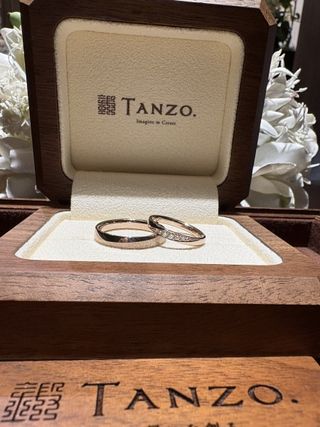 【TANZO.(鍛造指輪)の口コミ】 オリジナルカラーのコーラルゴールドがとても素敵です。見本を見ながら決…