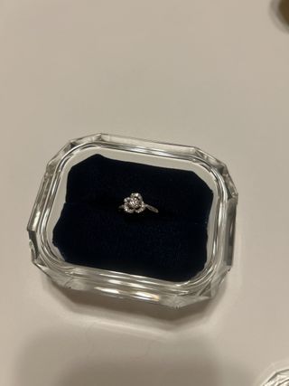 【ヴァンドーム青山(VENDOME AOYAMA)の口コミ】 花柄の指輪！
妻も私も見た瞬間これだと思った指輪
見た目がとても新鮮で…