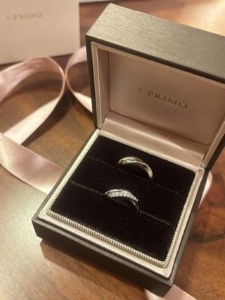 【アイプリモ(I-PRIMO)の口コミ】 ウェーブのデザインがとても美しい指輪でした。ウェーブがかかった方が指…