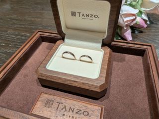 【TANZO.(鍛造指輪)の口コミ】 比較的シンプルな指輪を探していましたが、せっかくなので少し特徴を出し…