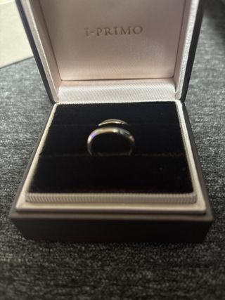 【アイプリモ(I-PRIMO)の口コミ】 指輪のデザインが良く、色も形も好みでした。色は、一部だけ肌の色に近い…