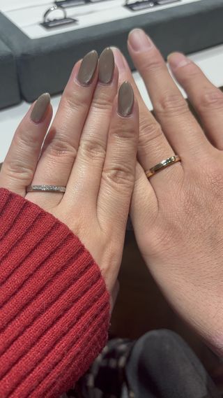 【ラザール ダイヤモンド(LAZARE DIAMOND)の口コミ】 指輪は定番のエタニティリングですが、内側からもダイヤモンドが埋め込ま…