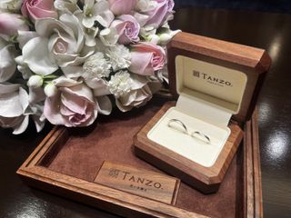 【TANZO.(鍛造指輪)の口コミ】 マット加工で落ち着いた雰囲気にしました
ただ、金色のラインを入れたかっ…