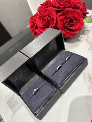 【ラザール ダイヤモンド(LAZARE DIAMOND)の口コミ】 シンプルですがダイヤモンドの輝きがすごいです
重ね付けしても映えるデザ…