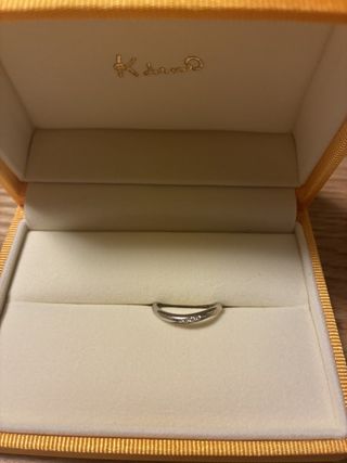 【ケイウノ ブライダル(K.UNO BRIDAL)の口コミ】 2つ重ねるとハートになるというデザインがとても気に入っています。中にイ…