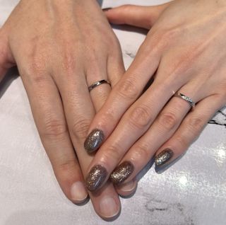 【nocur(ノクル)の口コミ】 ピンクゴールドが女性らしくとても可愛いです。男性の指輪も、シンプルな…