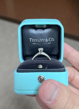 【ティファニー(Tiffany & Co.)の口コミ】 憧れがあると言われていたティファニーの指輪でプロポーズしました。いろ…