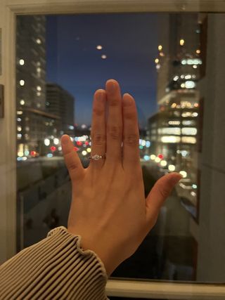 【ラザール ダイヤモンド(LAZARE DIAMOND)の口コミ】 横から見た時に、ダイヤモンドの側面が綺麗です。またダイヤモンドのカッ…