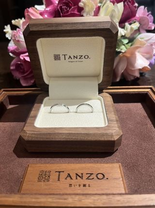 【TANZO.(鍛造指輪)の口コミ】 指輪のデザインも流行り廃りのないデザインで
自分好みに製作できるのがと…