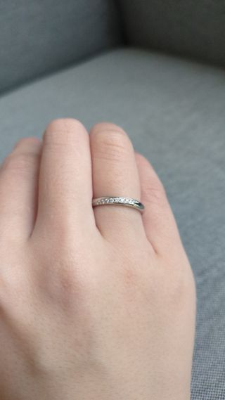 【ラザール ダイヤモンド(LAZARE DIAMOND)の口コミ】 つけ心地が良く、ダイヤモンドのきらめきを楽しめるデザインで大変満足。
…