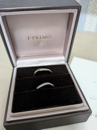 【アイプリモ(I-PRIMO)の口コミ】 女性用のリングにはダイヤモンドが7石以上施されていて、どの角度から見て…