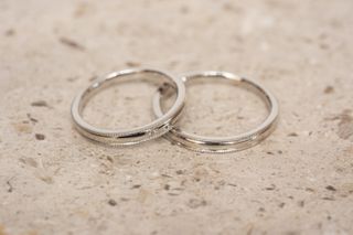 【とろけるつけごこち】

なめらかでやさしい指通りを感じていただけるよう

一般的な内甲丸よりも厚みのある「星の砂内甲丸」仕上げを施しています。