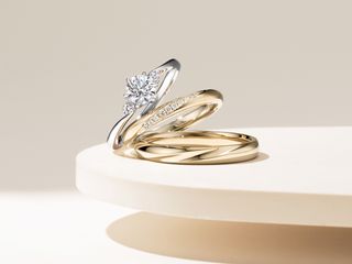 おふたりの心から納得できる選択を叶えるために、業界の当たり前に捉われない。

ブリリアンスプラスの商品やサービスは、すべてその想いから生まれています。

安心して頼っていただける存在であれるように、様々な取り組みを行っています。