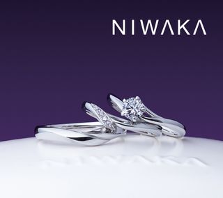 千二百年もの悠久の時を刻む京都で誕生したNIWAKA（ニワカ）。指輪ひとつひとつに時を超え受け継がれた日本の美が息づいています。
薬指を見る度に美しい情景が甦り、指にした瞬間からふたりのストーリーが始まります。
職人の手によって一つ一つ丁寧に生み出されるジュエリーは品質が良く、伝統とモダンな美しさを兼ね備えています。
人生の大切な瞬間を彩る、特別な意味を持つジュエリーとして、多くの支持を得ています。
