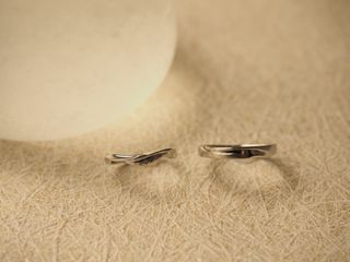 和の心を込めたリングは、どこか懐かしく温かい魅力があります。
毎日に寄り添いながら、大切な瞬間をより特別にしてくれるのが和ブランドの魅力です。