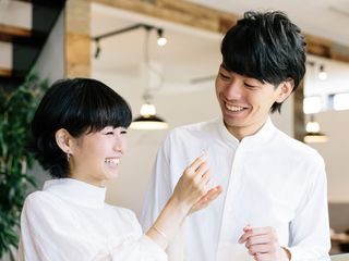 ふたりで悩み、考え選んだ時間そのものが、ふたりにとって大切な思い出となり完成するリングの価値をより高めることでしょう。
そんな“生涯身に着けるに相応しいブライダルリング”に辿り着くための方法として4つのプランをご用意いたしました。


金属を直接加工する『鍛造コース』や、WAXと呼ばれるロウ材を削る『WAXコース』などのご自身の手で大切なブライダルリングを【手作りプラン】

「もっと気軽にもっと楽しく世界にひとつ」“好き”を組み合わせる簡単セミオーダー体験ができる【カスタムオーダー】

人とは違う自分たちだけのオリジナルデザインをお探しの方、ご家族から受け継いだジュエリーの宝石や地金をリメイクする【フルオーダー】と【リメイクオーダー】


どのプランでお作り頂いてもメンテナンス永久保証付きです。