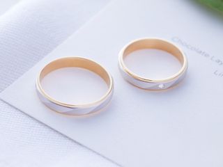 BONDS（ボンズ）は国内最大級のブライダルリングセレクトショップBIJOUPIKO（ビジュピコ）がプロデュースしているブランドなので、アフターサービスが充実。
---
・内側刻印：お渡し日から3年以内、初回のみ無料
・新品仕上げ：お渡し日から3年以内、初回のみ無料
・サイズ交換：お渡し日から1ヶ月以内、初回のみ無料
※あくまで目安です。詳細は店舗までお問い合わせください。
---

指輪の価格に関係なく、大切なのはおふたりにご安心いただいた上でご購入いただけること。
BONDSでは生涯にわたっておふたりに身に着けていただける指輪をご提供しています。