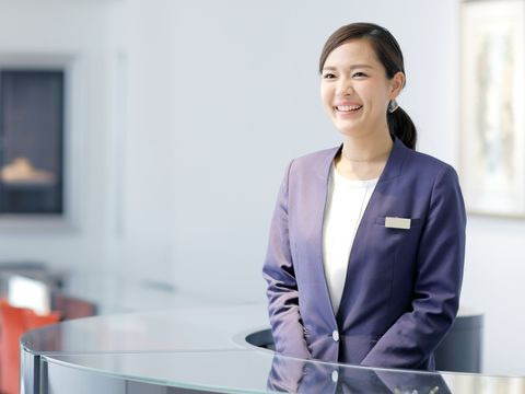 【ご来店】
お近くの「銀座ダイヤモンドシライシ」の店舗をご確認いただき、予約フォームまたはお電話からご予約ください。ご予約なしでもご覧いただけますが、土日祝日は大変混み合いますので、事前にご予約を頂けるとお待たせすることなくご案内させていただきます。