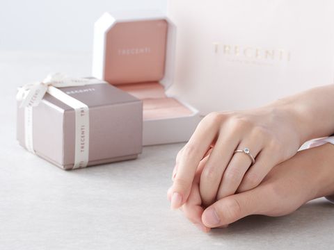 【お仕上がり品のお渡し】
ご注文いただいた指輪がついに完成！おふたりの大切な想いが込められた絆の証です。末永くご愛用ください。
※お受け取りは発送も承っております