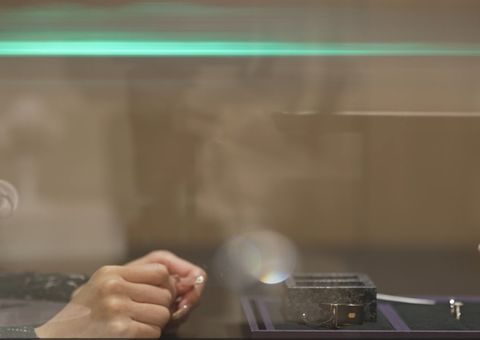 【お席にてさらにおふたりらしいリング選びを】
店内で指輪をご覧いただいたあとはお席にお掛け頂き、ご案内致します。
専門バイヤーでもあるスタッフが、お好みや希望、お悩みなども親身におふたりにぴったりの指輪をご提案致します。